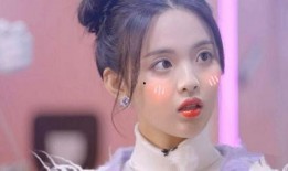 娱乐圈爆料杨超越侯明昊,甜蜜互动引粉丝热议